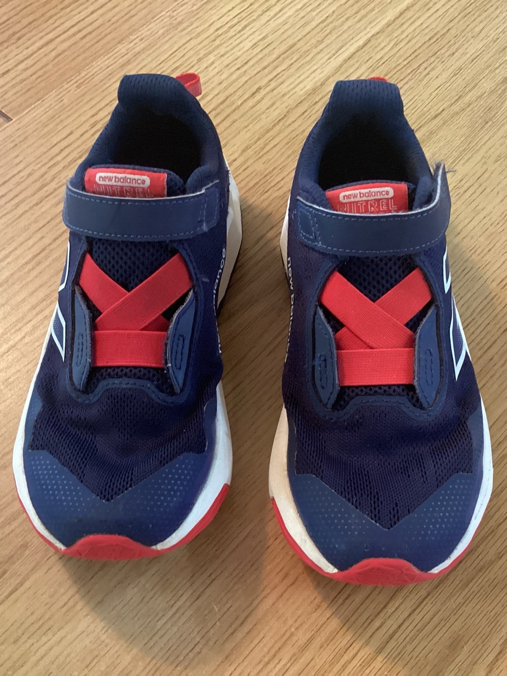 New Balance NITREL Boys Hook & Loop Mesh Sneakers BlUE White Size 2 W (wide)